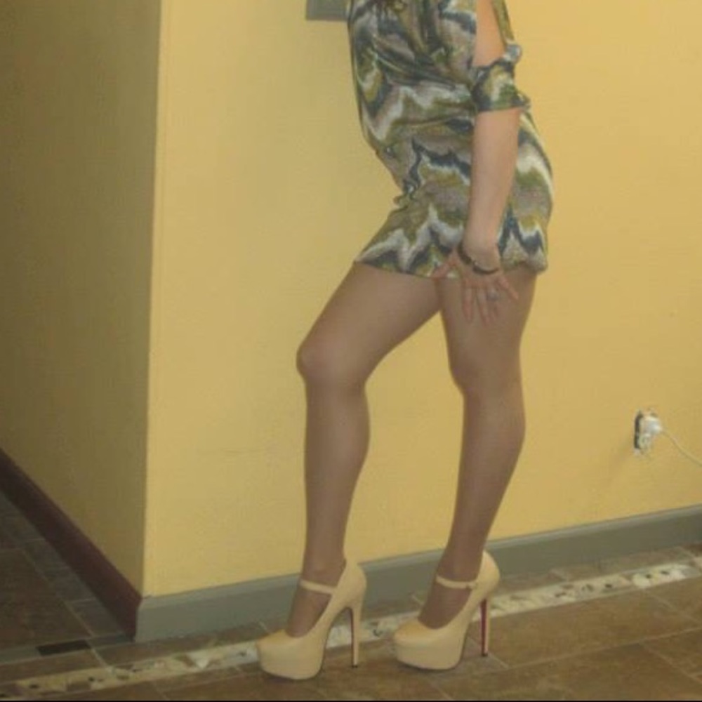 Nude high heel strap shoe